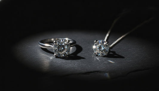Memorial Diamond Rings vs. Pendants: Choosing the Perfect Setting for Remembrance